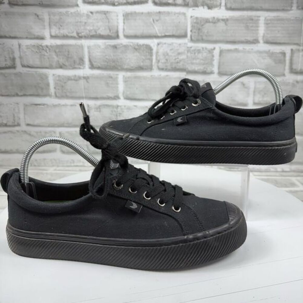 Cariuma OCA Low Women's Size 9 Casual All Black Canvas Low Top Sneakers